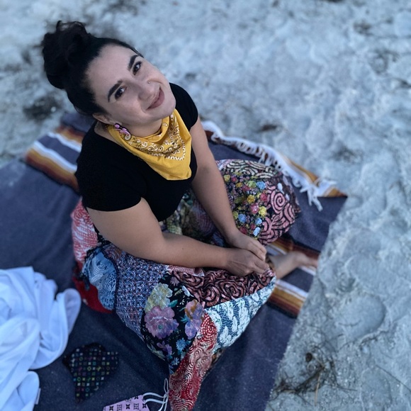 Meet your Posher, Naomi - Picture 2 of 5